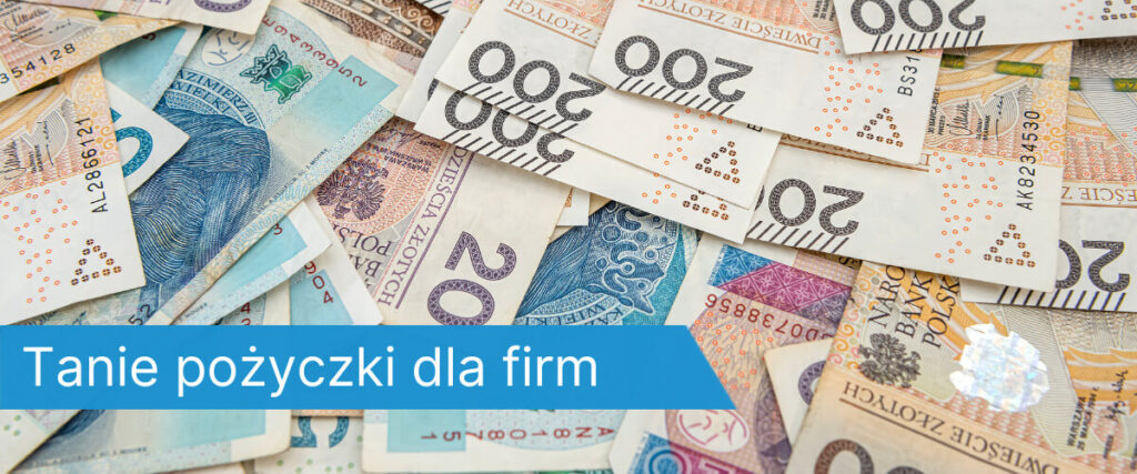 Stos rozrzuconych polskich banknotów o nominałach 10, 20, 50, 100 i 200 zł;
